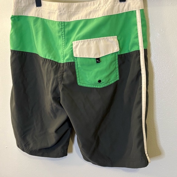 Vintage Y2K Lost Green and Black Board Shorts with Quick-Dry Fabric Size 30 - Picture 5 of 9